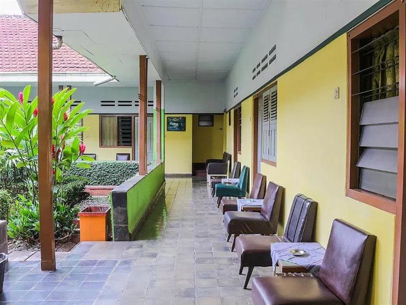 Oyo Life 1708 Hotel Budi Famili 1 Syariah Ciamis Extérieur photo