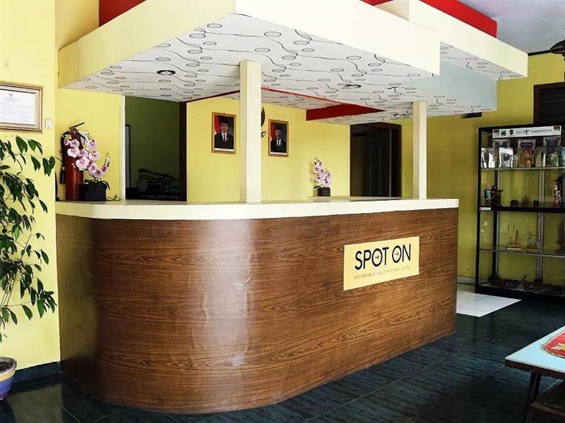 Oyo Life 1708 Hotel Budi Famili 1 Syariah Ciamis Extérieur photo